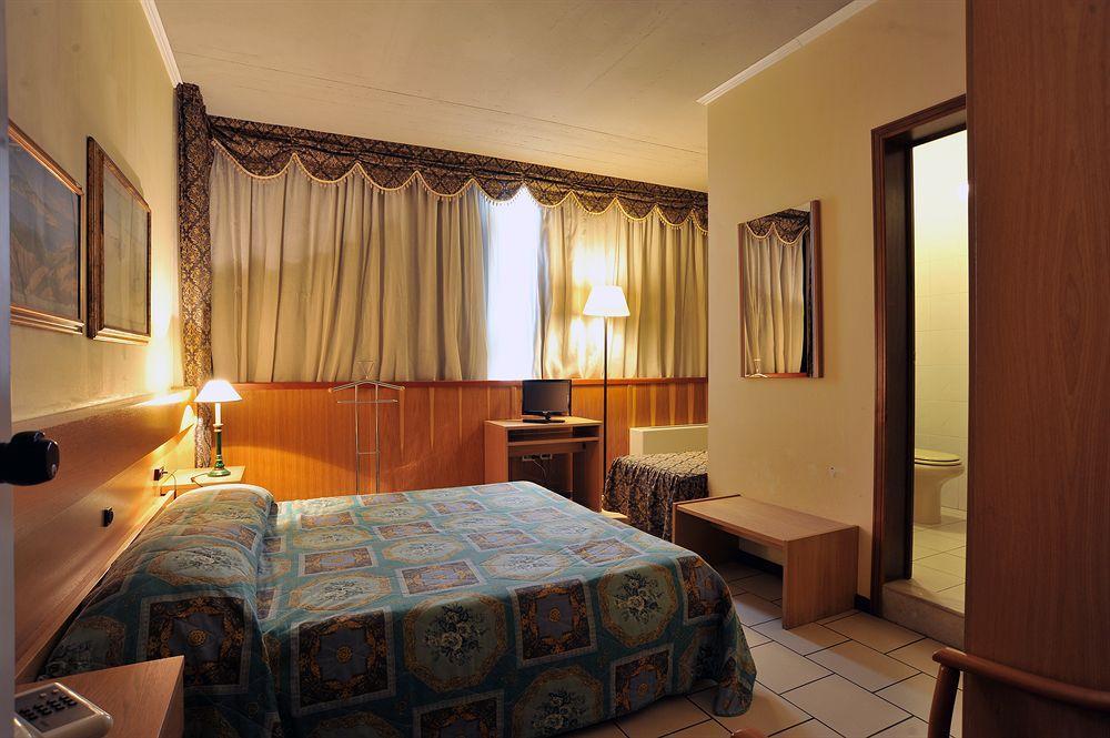 Hotel Cristallo Barga Fornaci di Barga Zewnętrze zdjęcie