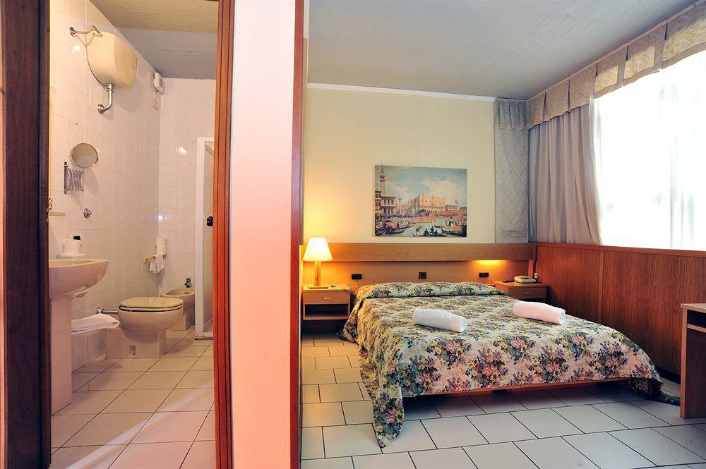 Hotel Cristallo Barga Fornaci di Barga Zewnętrze zdjęcie